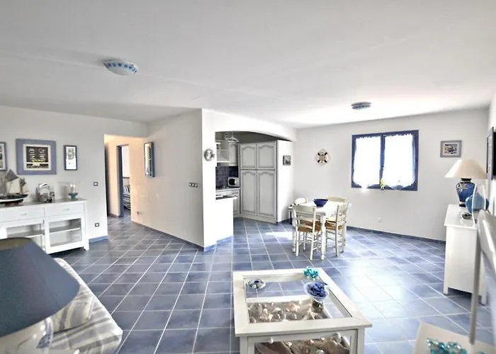 Résidence U Melu Grand T2 Bleu En Rez De Jardin Appartement